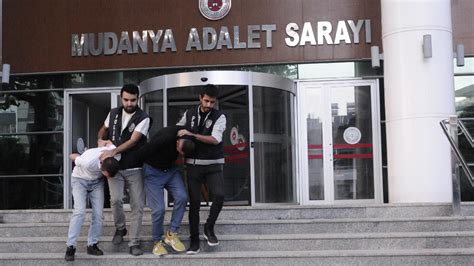 B­u­r­s­a­’­d­a­ ­h­ı­r­s­ı­z­l­ı­k­ ­ş­ü­p­h­e­l­i­s­i­ ­3­ ­k­i­ş­i­ ­t­u­t­u­k­l­a­n­d­ı­